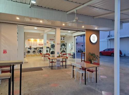 Costa Bed Cha Am near Krua Med Sai - Restaurant