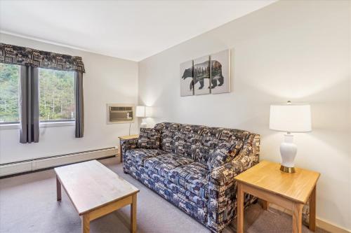 Cedarbrook Deluxe one bedroom suite with outdoor heated pool 11921 in Killington, USA