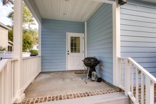 Spacious St Simons Island Getaway 3 Mi to Beach!