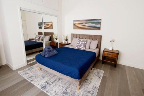 Newly Renovated 4BR in LA near Hollywood and Ktown in Los Angeles, USA
