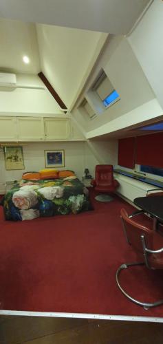 Xaviera's Bed and Breakfast - image 2