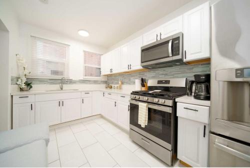 Elegant 3BR Home in Mid City near K-town in Los Angeles, USA