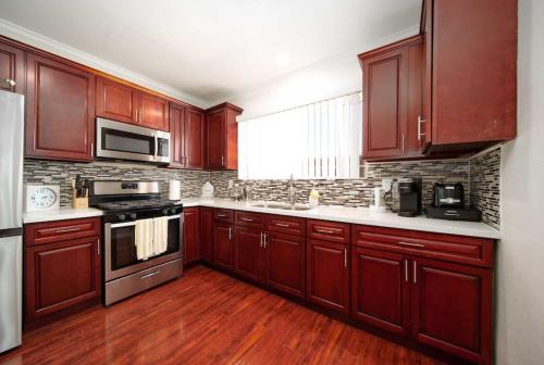 Exquisite 3BR Home in Mid City near K-town in Los Angeles, USA