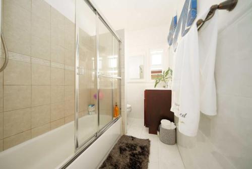 Exquisite 3BR Home in Mid City near K-town in Los Angeles, USA
