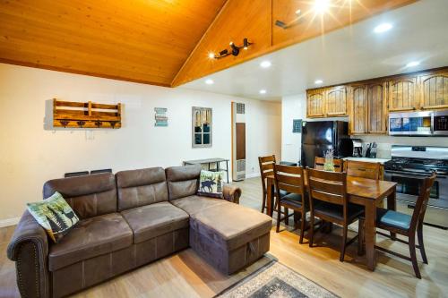 Goldilodge Big Bear Lake Cabin Less Than 3 Mi to Lake! in Big Bear Lake, USA
