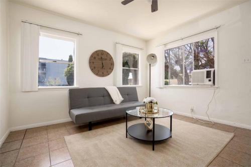 Homey 1BR Home in Mid-City near K-town in Los Angeles, USA