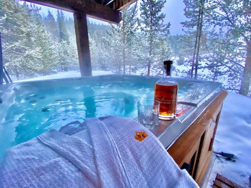 Stunning modern home walking distance to town and trails, Hot Tub, Fire Pit, Views! in Breckenridge, USA