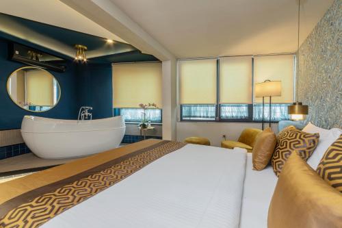 room detail thumbnail 1