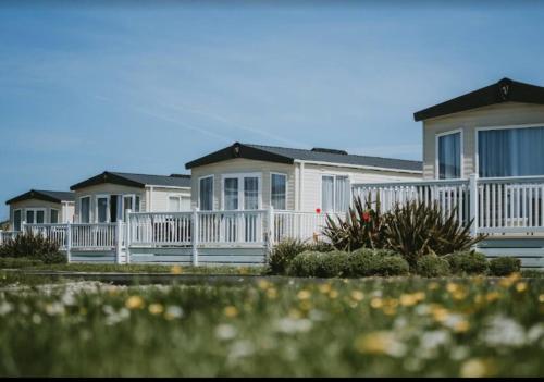 Cornwall Holiday Cabin with Hot tub & Sea view