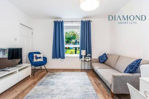 FOUNDRY - 2 Bedrooms, Fully Equipped, Free Parking, WiFi, FAVOURITE for Contractors, Long Stays Welcome, Food, Bars, Shops by Diamond Short Lets