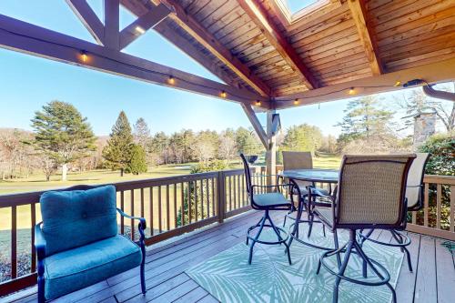 Lazy Bear Lodge in Newland, USA