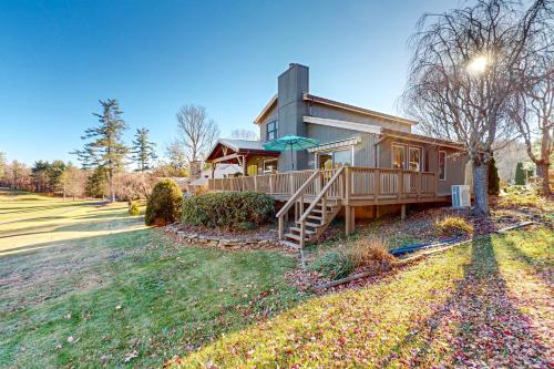 Lazy Bear Lodge in Newland, USA