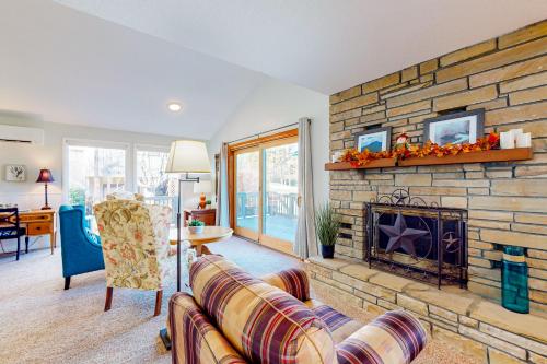 Lazy Bear Lodge in Newland, USA