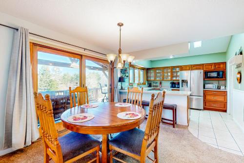 Lazy Bear Lodge in Newland, USA