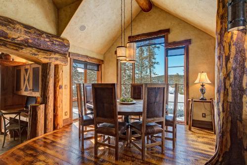 Rustic-elegance wrapped in custom mountain luxury, steps from Baldy Hiking Trail and shuttle stop in Sally Barber