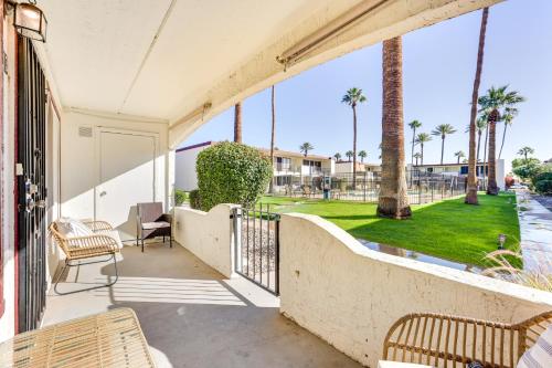 Community Pool at Litchfield Park Condo in ลิตช์ฟิลด์พาร์ค