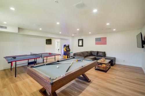 Lake Arrowhead Getaway with Decks and Game Room!