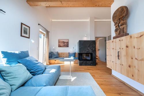 Apartment with Mountain View