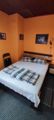 Стаи за гости ОРЕХА Троян Private rooms Oreha