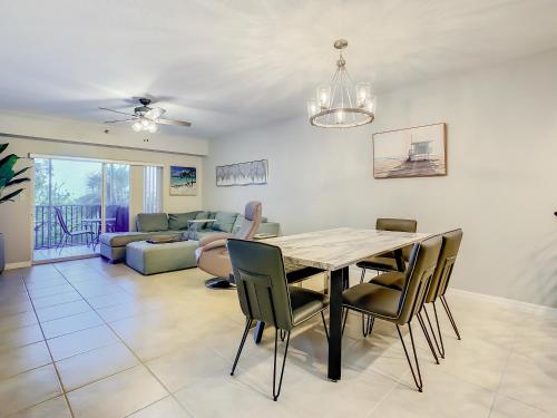 Enjoy the gorgeous sunset in this beautiful 32 condo ~ OW9-305 in New Smyrna Beach, USA