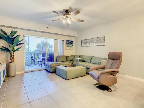 Enjoy the gorgeous sunset in this beautiful 32 condo ~ OW9-305 in New Smyrna Beach, USA