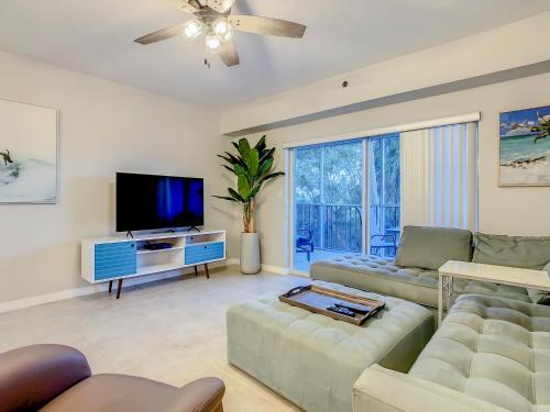 Enjoy the gorgeous sunset in this beautiful 32 condo ~ OW9-305 in New Smyrna Beach, USA