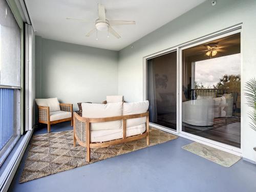 Come Drift Away in this gorgeous coastal themed 3bed 2 bath condo. OW9-302 in New Smyrna Beach, USA