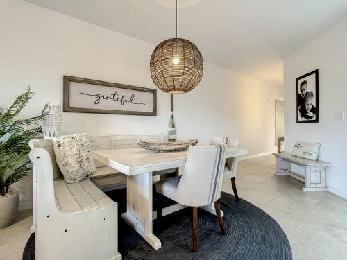Come Drift Away in this gorgeous coastal themed 3bed 2 bath condo. OW9-302 in New Smyrna Beach, USA