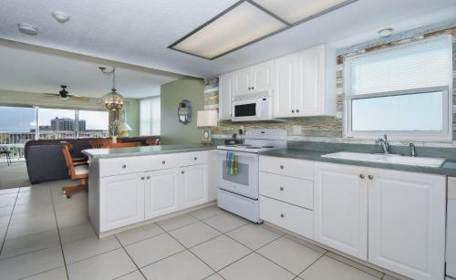 PT608 - Family Friendly Beachfront 22 condo - Walk to shoppingdining in New Smyrna Beach, USA