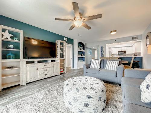 Delightful modern coastal themed 32 condo in Oceanwalk. ~OW3-303 in New Smyrna Beach, USA