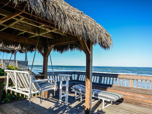 Large Beachfront Deck on Car Free Beach - 5747 S. Atlantic in New Smyrna Beach, USA