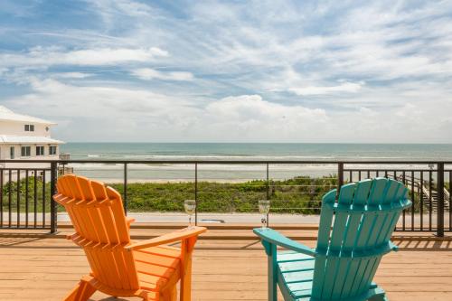 Beachfront Dream Home 4 bedroom 3 bath. 6060S in New Smyrna Beach, USA
