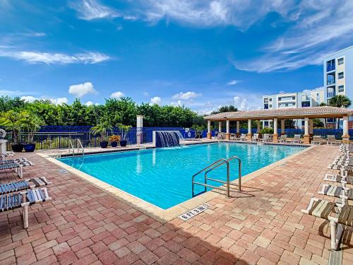 Oceanwalk Jr. Penthouse ~ Across from pool tennis shuffleboard ~ Walk to beach OW7-207 in New Smyrna Beach, USA
