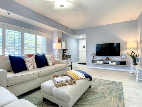 Oceanwalk Jr. Penthouse ~ Across from pool tennis shuffleboard ~ Walk to beach OW7-207 in New Smyrna Beach, USA