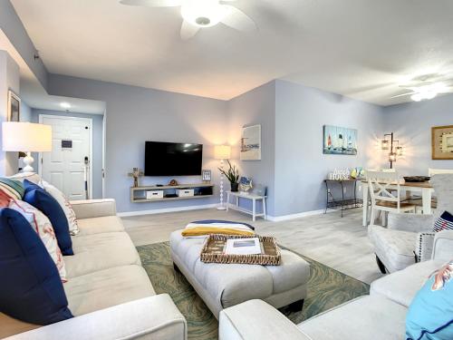 Oceanwalk Jr. Penthouse ~ Across from pool tennis shuffleboard ~ Walk to beach OW7-207 in New Smyrna Beach, USA