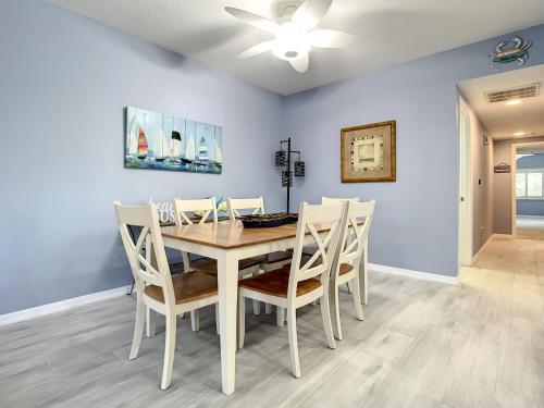 Oceanwalk Jr. Penthouse ~ Across from pool tennis shuffleboard ~ Walk to beach OW7-207 in New Smyrna Beach, USA