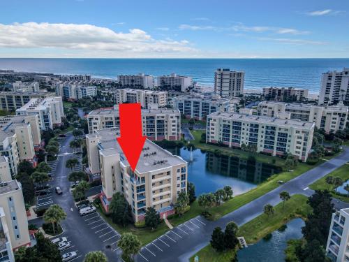 Oceanwalk Penthouse Close to Pool 2 Balconies1 large 519 sun balcony OW11-605 in New Smyrna Beach, USA
