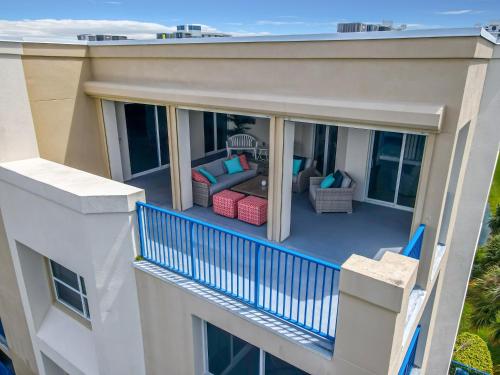 Oceanwalk Penthouse Close to Pool 2 Balconies1 large 519 sun balcony OW11-605 in New Smyrna Beach, USA