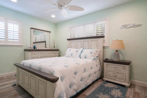 Turtles Nest Pool Home ~ Hot Tub ~ Walking Distance to the Beach - 821 E. 11th in New Smyrna Beach, USA