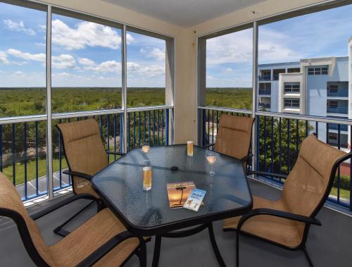 Stunning Modern Beachy 32 Corner Condo W pond views. OW11-507 in New Smyrna Beach, USA