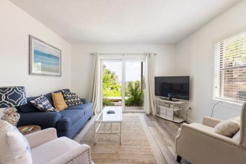 Sunny Daze Sea Dunes Townhome - Pool - Green Turtle B6 Down in Edgewater, USA
