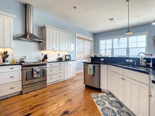 Mermaid Retreat Ocean View Home with Hot Tub - 6489T in New Smyrna Beach, USA