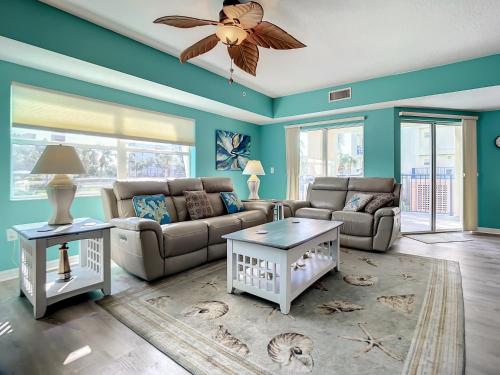 Gorgeous Oceanwalk Condo on the corner with superb views of the ocean. OW1-201 in New Smyrna Beach, USA
