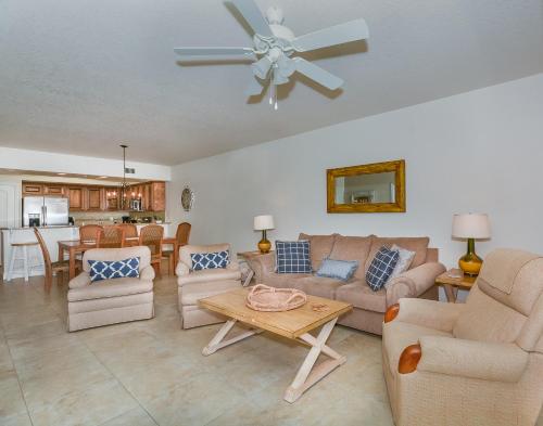 Gorgeous 3 Bed 2 Bath Condo with Peek A Boo Views of the Ocean. OW20-404 in New Smyrna Beach, USA