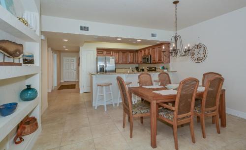 Gorgeous 3 Bed 2 Bath Condo with Peek A Boo Views of the Ocean. OW20-404 in New Smyrna Beach, USA