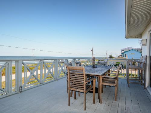 Beachfront home with large deck perfect for families - 6492 S. Atlantic in New Smyrna Beach, USA