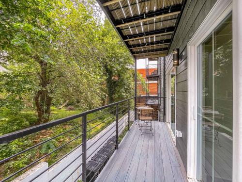 Apartment with Balcony