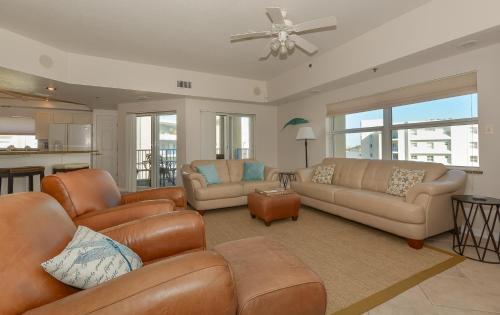 Spacious Corner Unit at Ocean Walk Condo - Close to Amenities - OW6-507 in New Smyrna Beach, USA