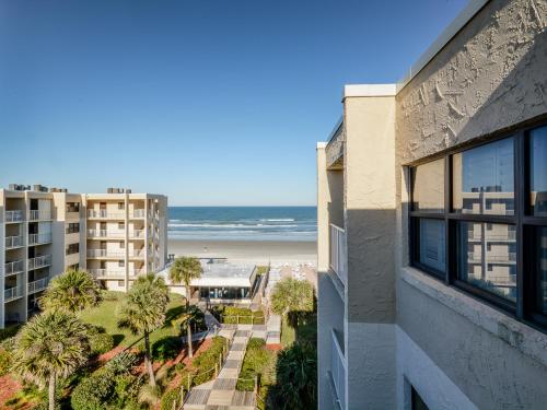 Castle Reef 516 Ocean View Pool Kiddie Pool Car Free Beach Walk to shopping dining in Edgewater, USA