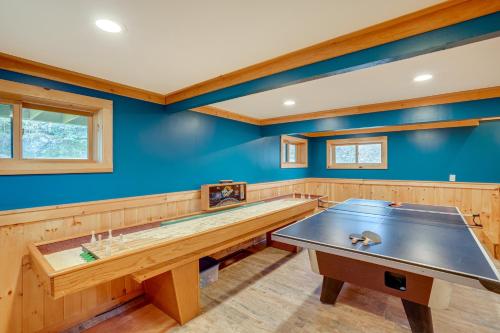 Hunter Mountain Home with Game Room 1 Mi to Skiing! in Hunter, USA